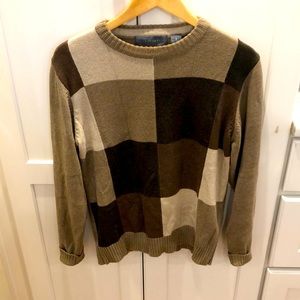 Men’s sweater; size small